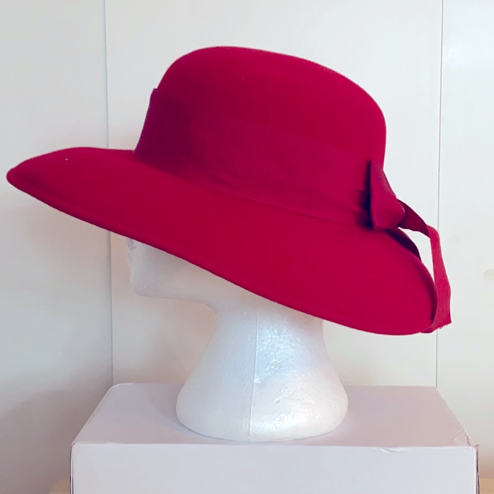 Ladies red wool hat
